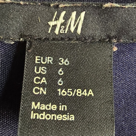 EUC H&M Blue Polka Dot Faux Wrap Deep V-Neck Short Dress, Size 6 - Picture 6 of 7